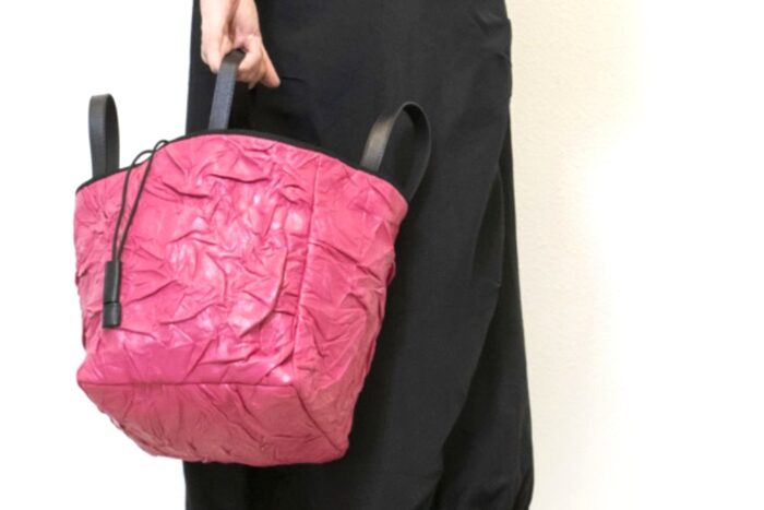 borsa-a-mano-lavorazione-artigianale-colore-rosa.jpg