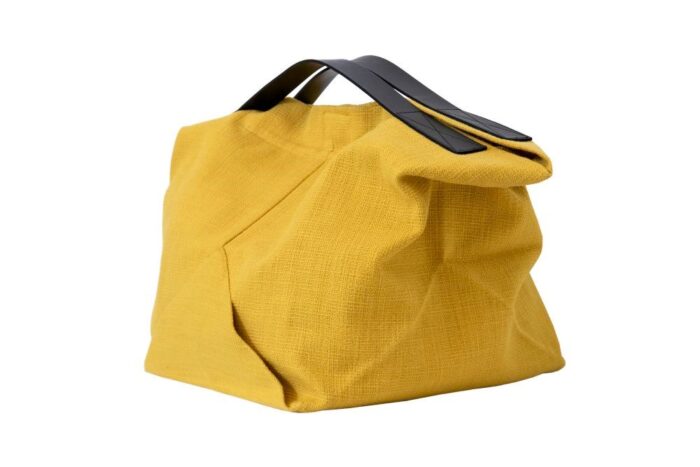 furoshiki-lavorazione-su-borsa-in-lino-colore-giallo