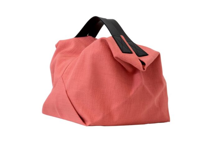 lavorazione-origami-borsa-in-lino-colore-salmone