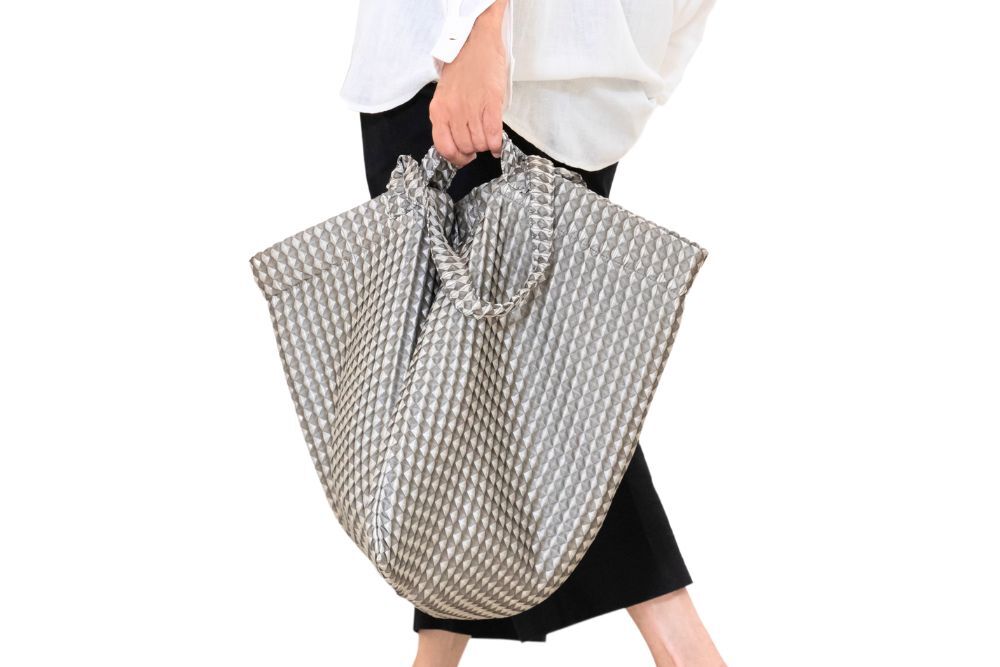 paola-simeone-shopping-bag-per-estate-in-citta-colore-grigio