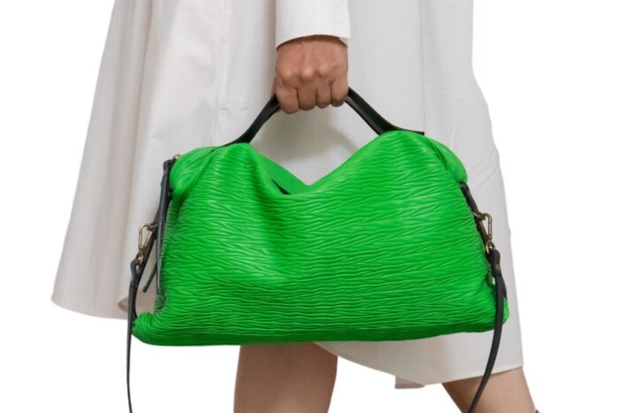 borsa-pelle-effetto-plisse-colore-verde