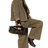 borsa-a-mano-con-tracolla-in-pelle-nera-effetto-invecchiato