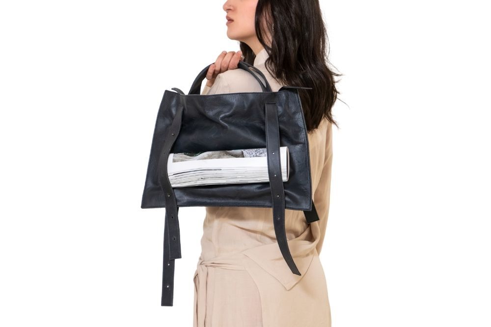 borsa-a-mano-in-pelle-colore-blu-vintage