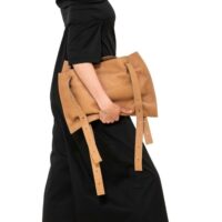 borsa-artigianale-colore-cuoio-trasformabile