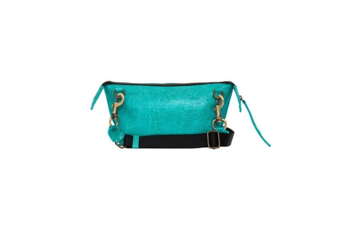 donna-borsa-mini-in-pelle-lavorata-azzurra