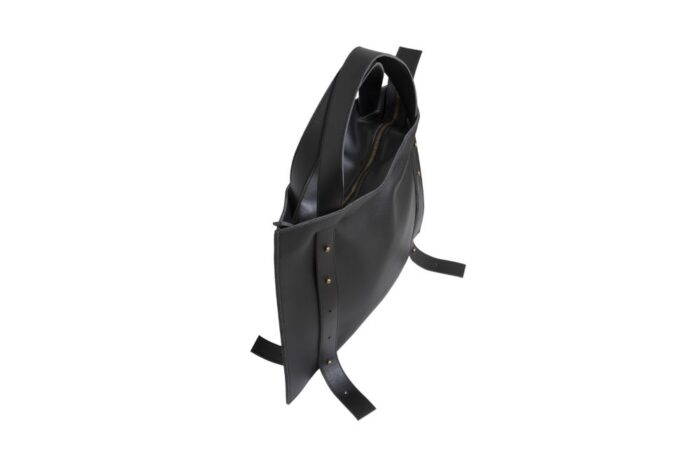 borsa-in-pelle-nero-oldo-english-con-cinghie-allungabili