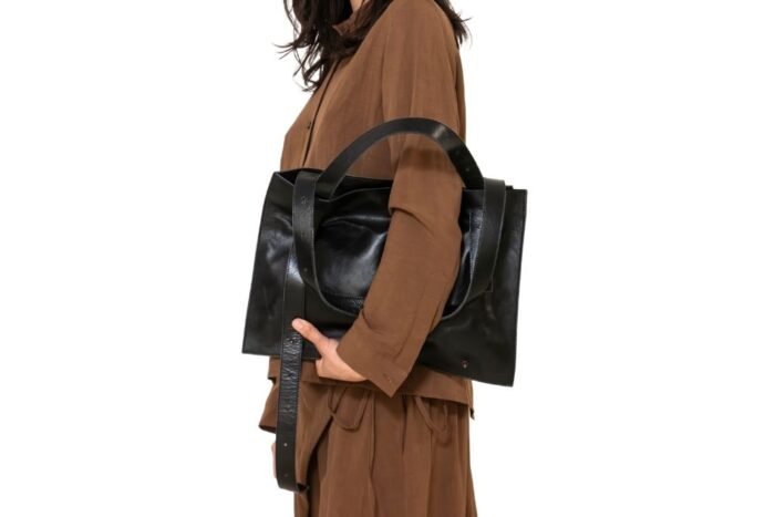 maxi-borsa-a-spalla-pelle-nero-effetto-vintage-paola-simeone