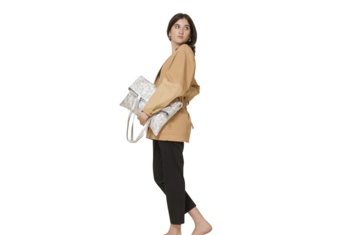 SHOPPER STROPICCIO – borsa in pelle stropicciata colore argento - immagine 4