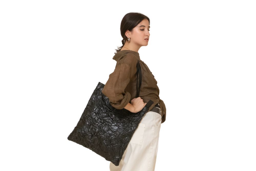 borsa-shopper-stropiccio-in-pelle-colore-nero-paola-simeone