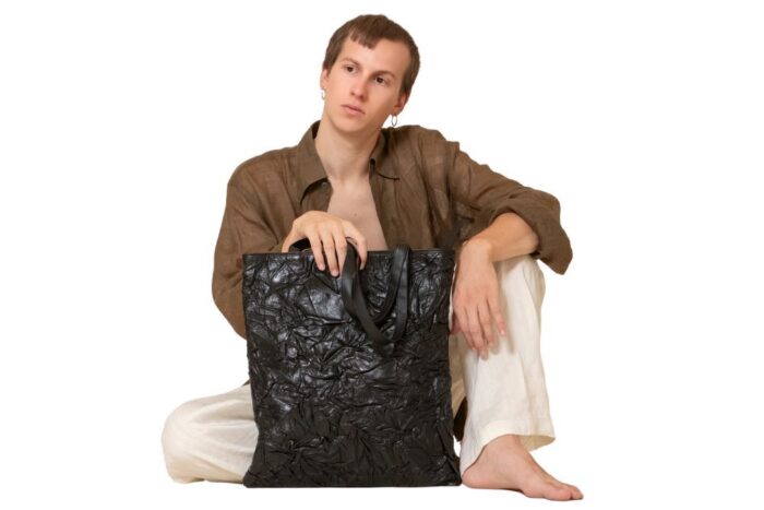 shopping-bag-stropiccio-paola-simeone-in-pelle-nera