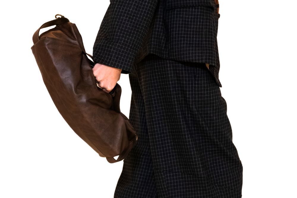 borsa-a-baguette-da-donna-in-pelle-colore-nocciola-scuro