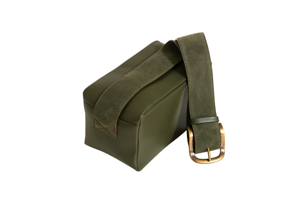 borsa-scatoletta-in-pelle-design-paola-simeone-ai-25-colore-salvia