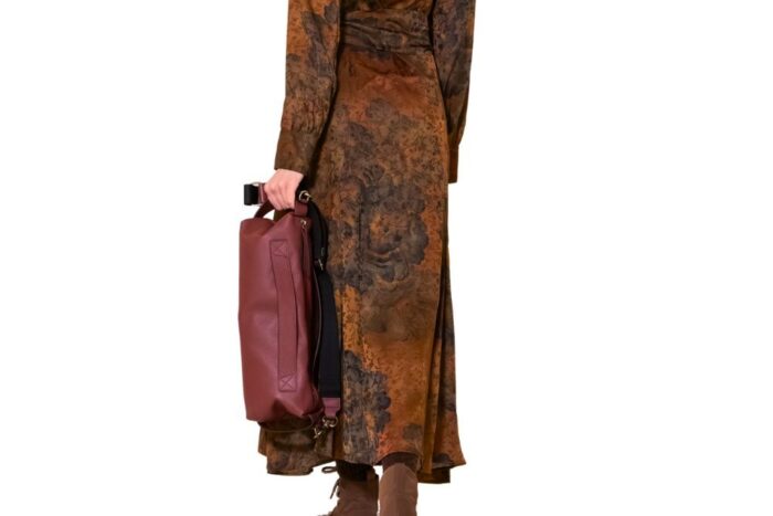 maxi-pochette-pelle-bordeaux-ai-2025