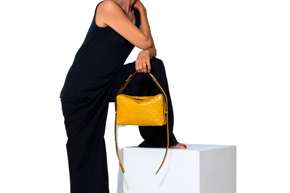 borsa-pelle-effetto-stropicciato-colore-giallo