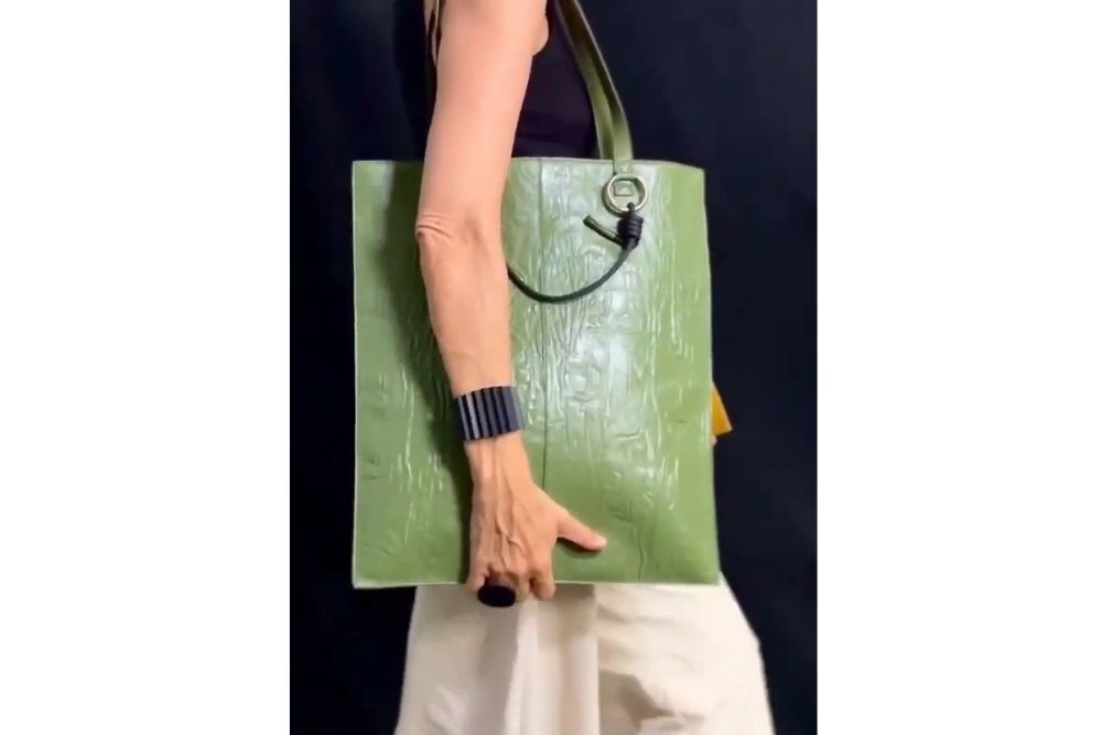 borsa-capiente-pelle-increspata-verde