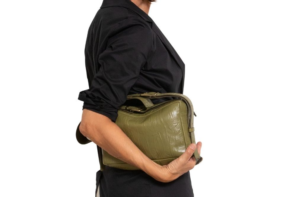borsa-piccola-elegante-tracolla-maniglia-a-mano-pelle-verde