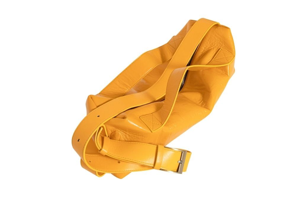 il-bassotto-borsa-a-tracolla-in-pelle-gialla